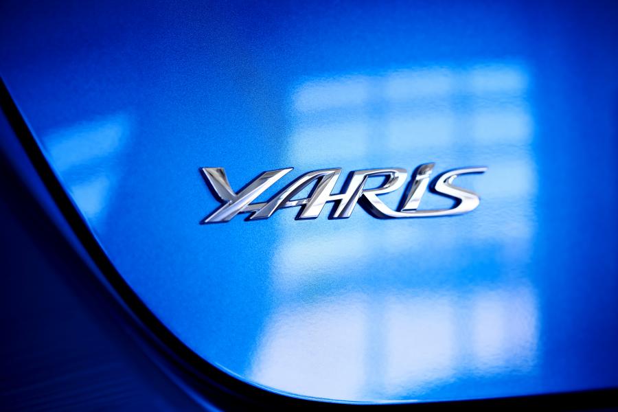 Логотип Toyota Yaris XLE Hatchback 2019 года  (NA) (фото 6 из 40)
